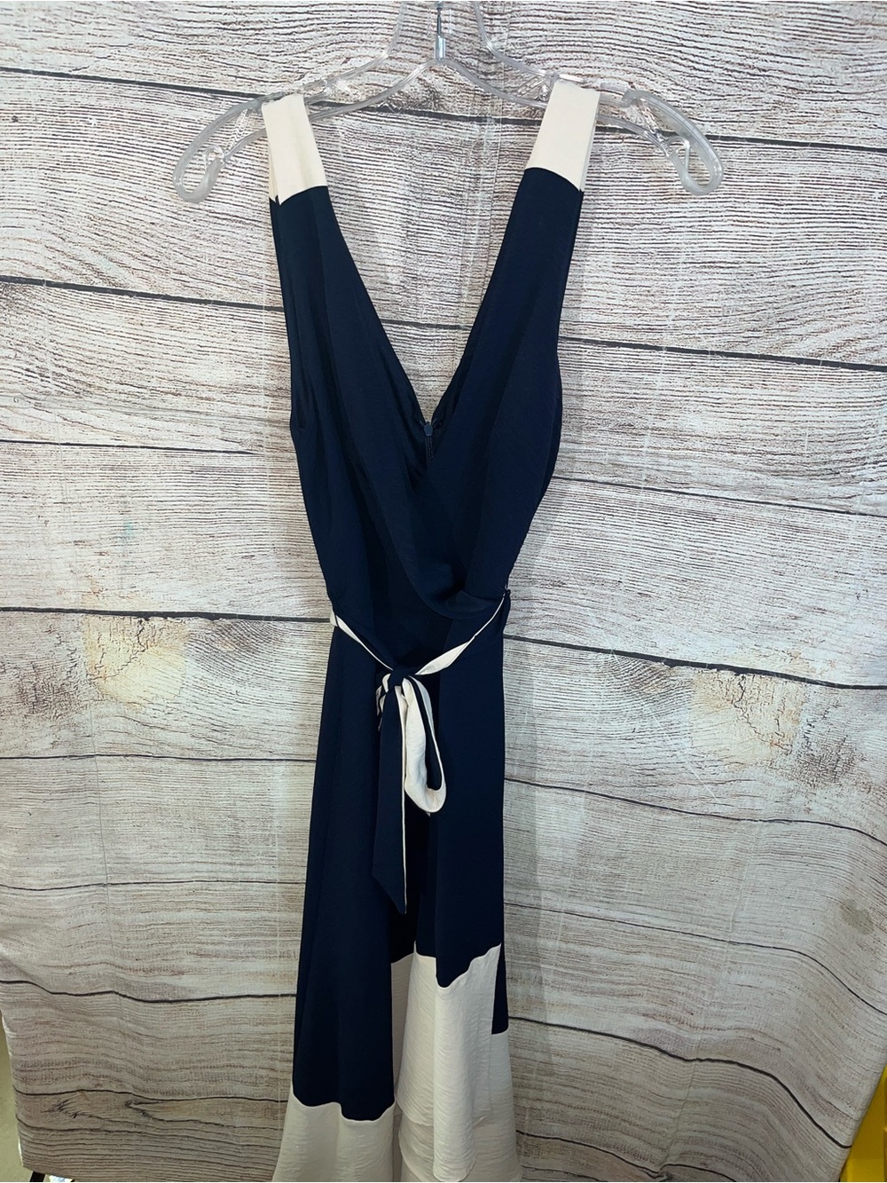 😍 DKNY Navy and Cream Sleeveless V-Neck midi Dress with Waist Tie size 8